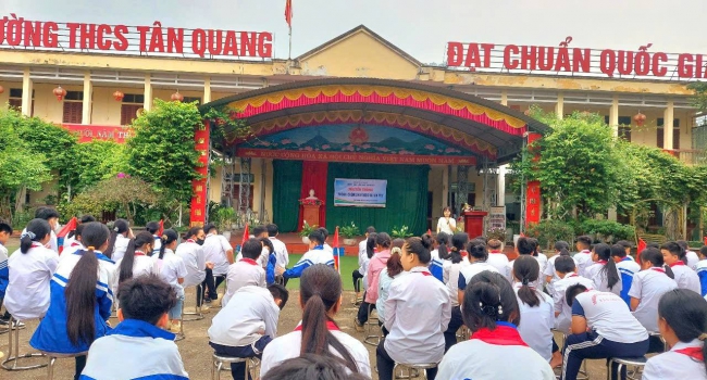 Truyền thông về Phòng chống HIV/AIDS và ma túy.
